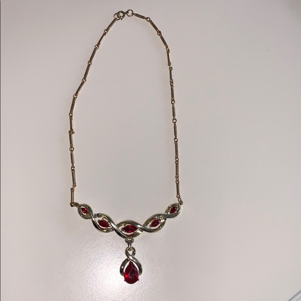 Red pendant gold necklace